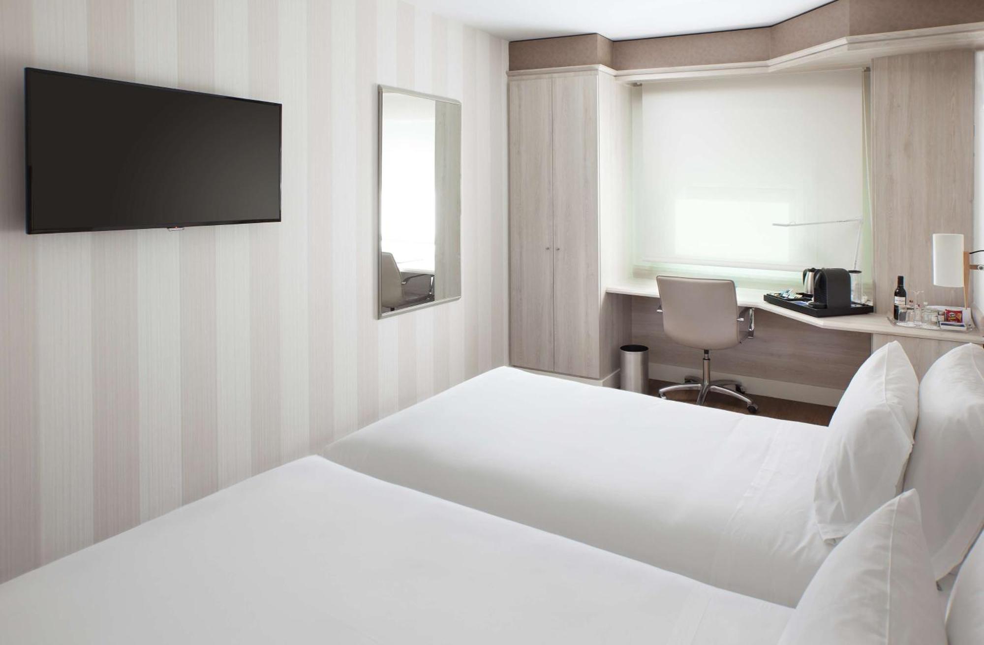 Nh Barajas Airport Hotel Madrid Ngoại thất bức ảnh