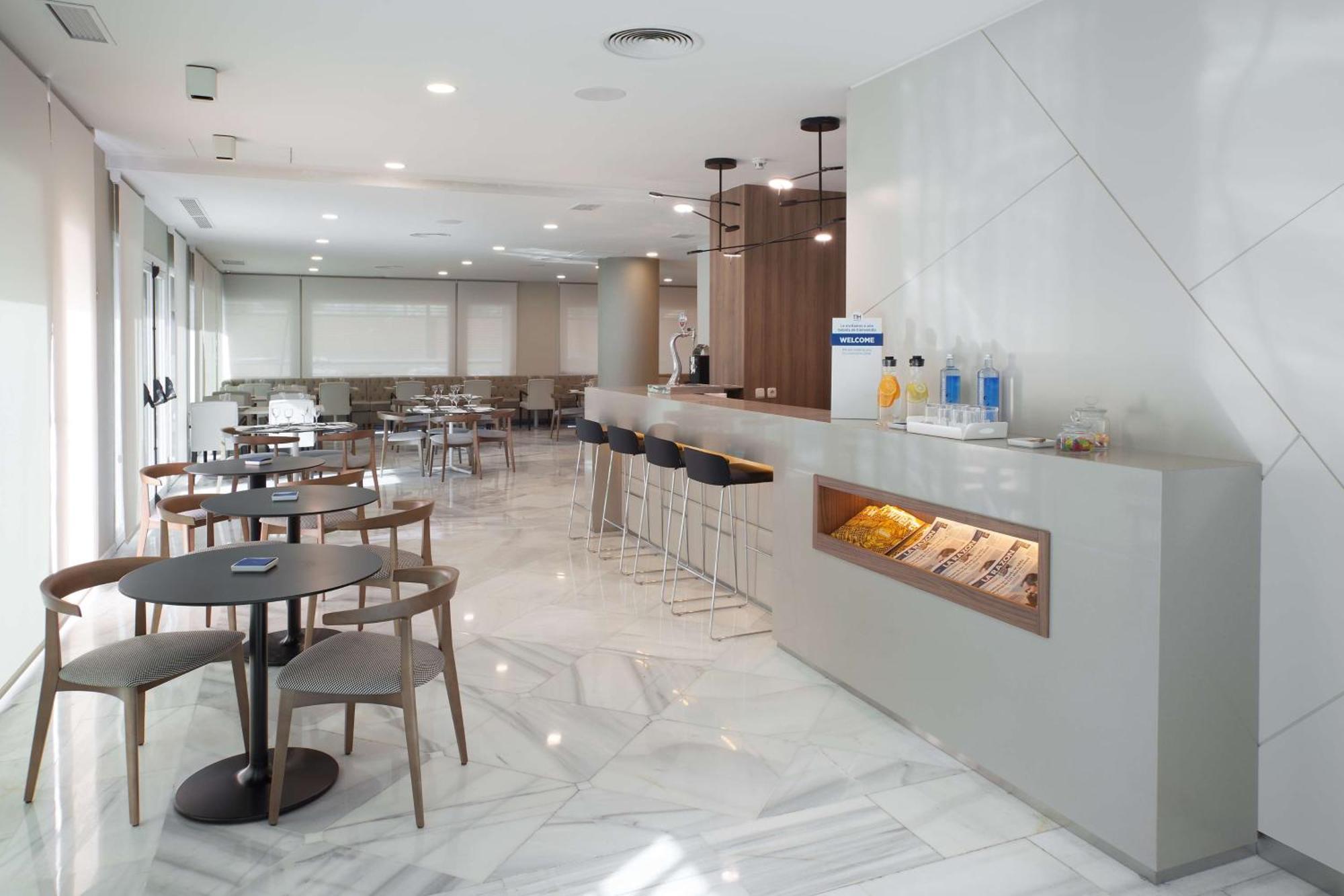 Nh Barajas Airport Hotel Madrid Ngoại thất bức ảnh