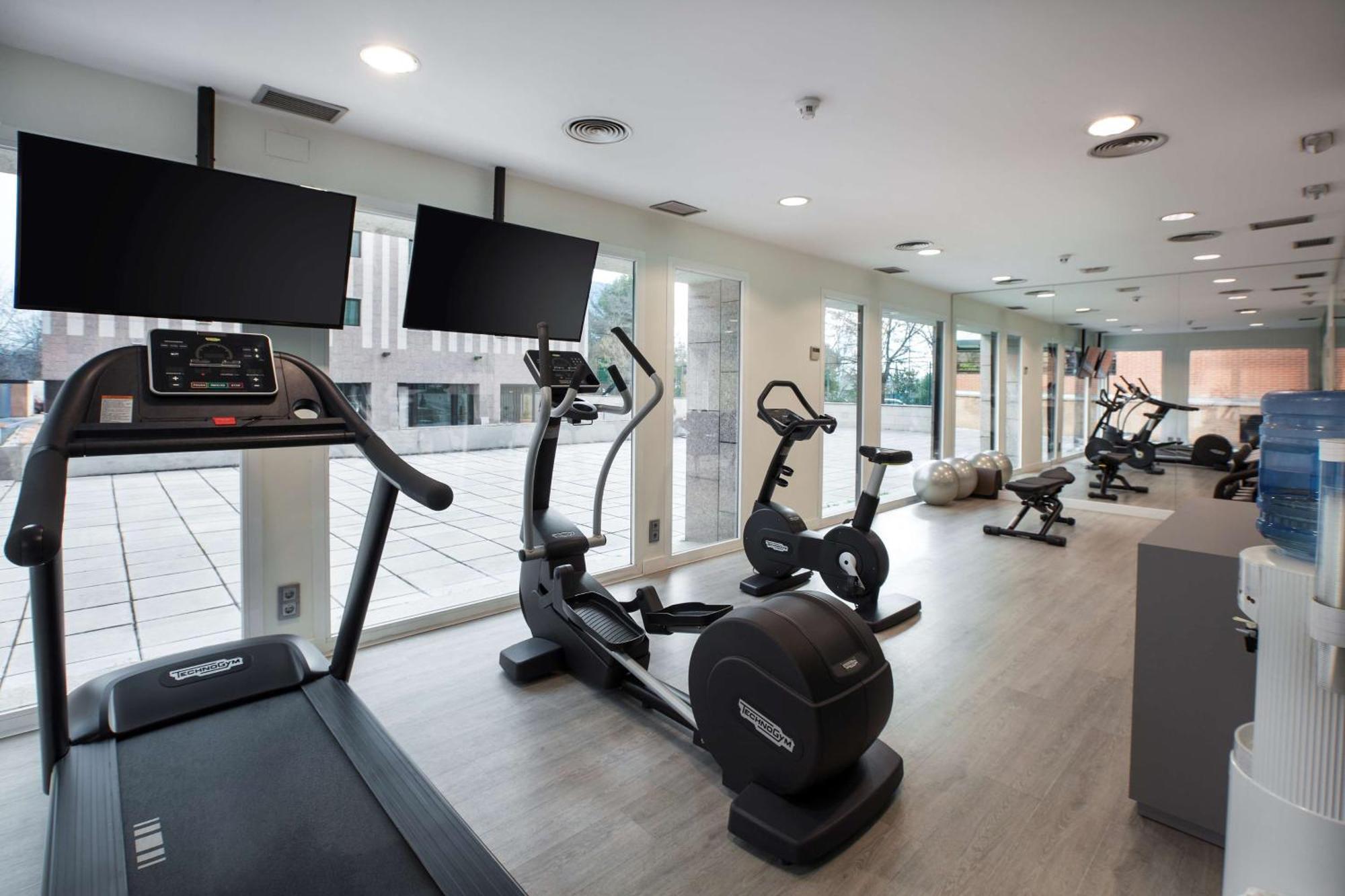 Nh Barajas Airport Hotel Madrid Ngoại thất bức ảnh
