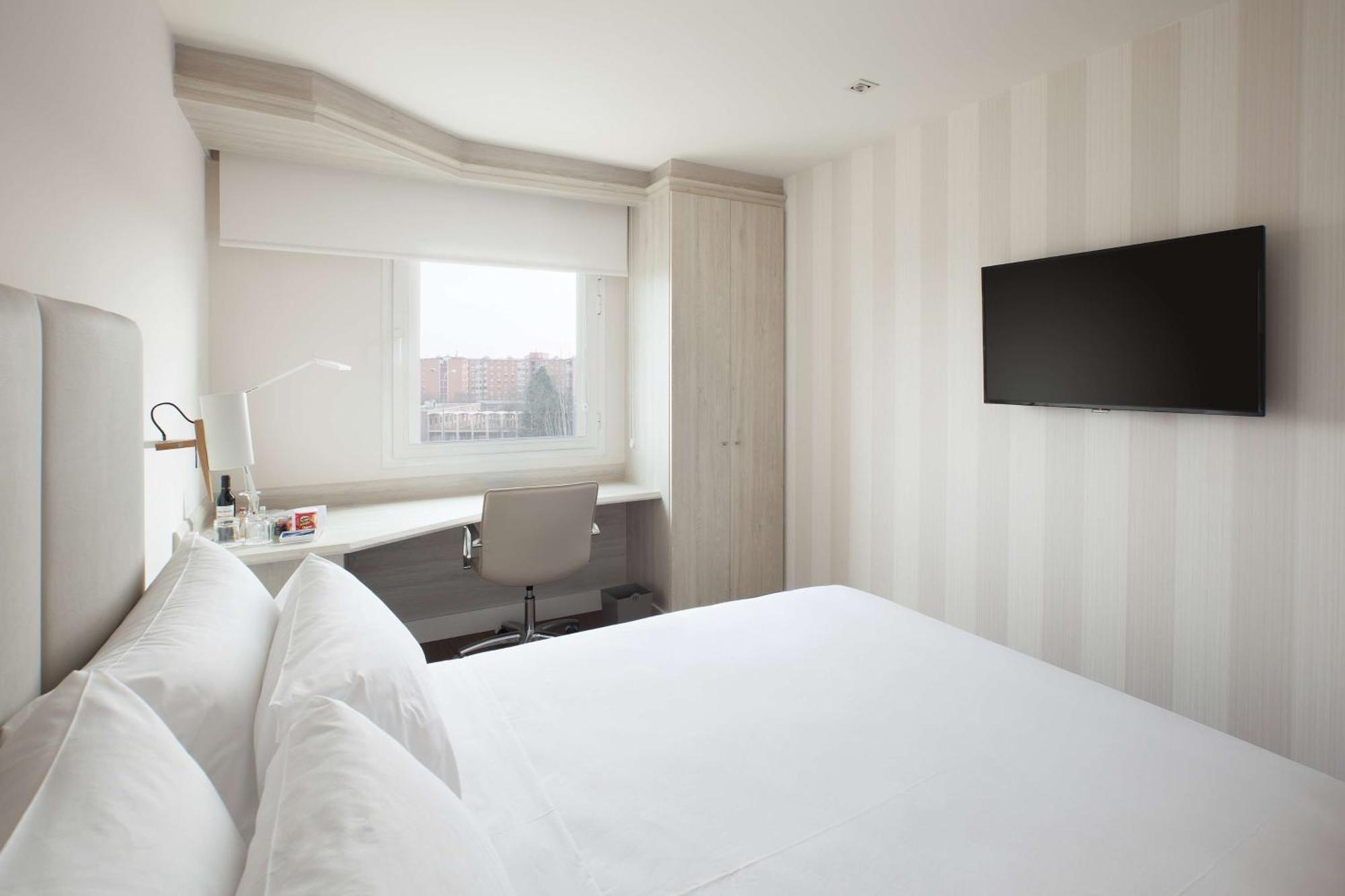 Nh Barajas Airport Hotel Madrid Ngoại thất bức ảnh