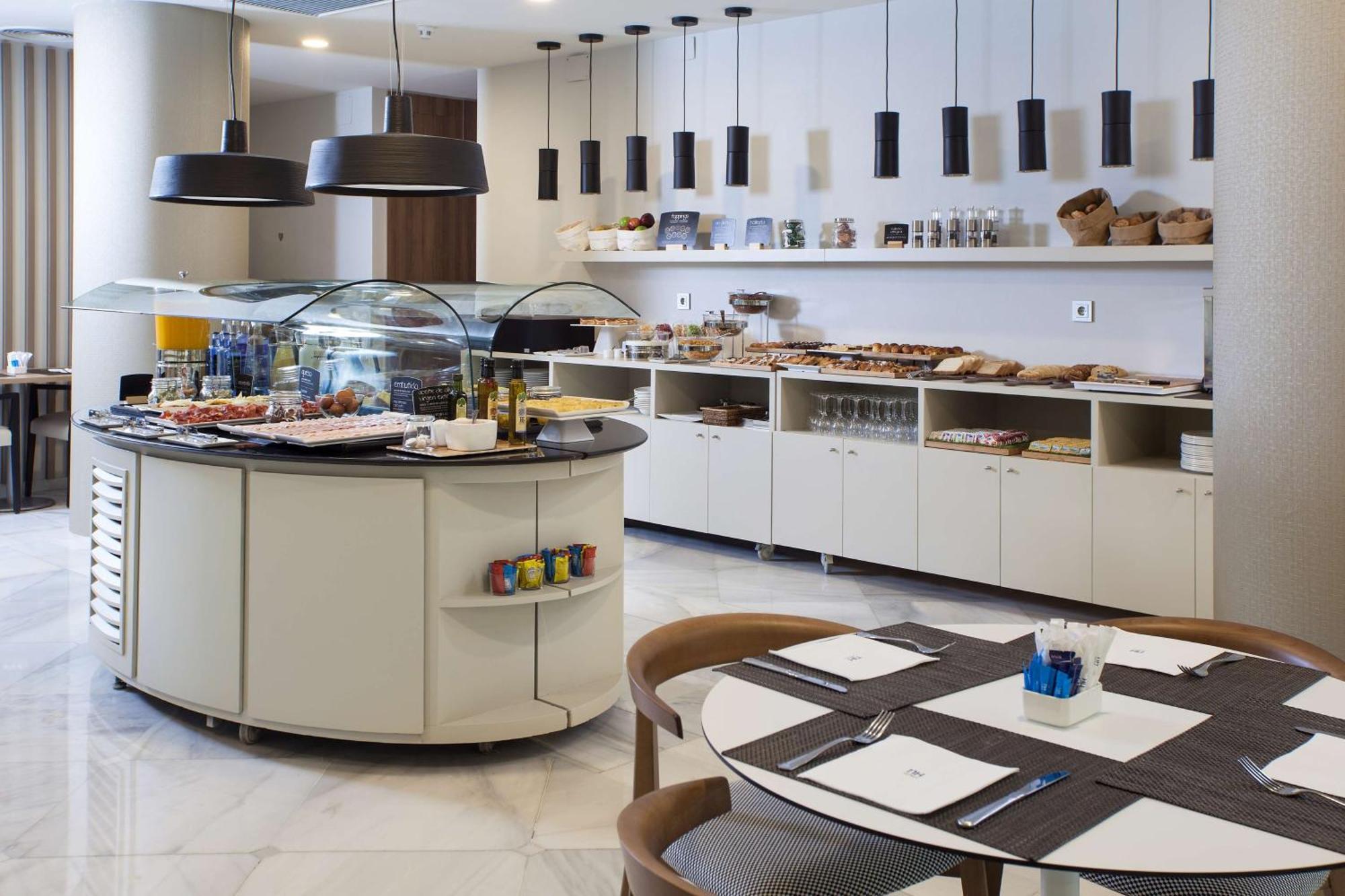 Nh Barajas Airport Hotel Madrid Ngoại thất bức ảnh
