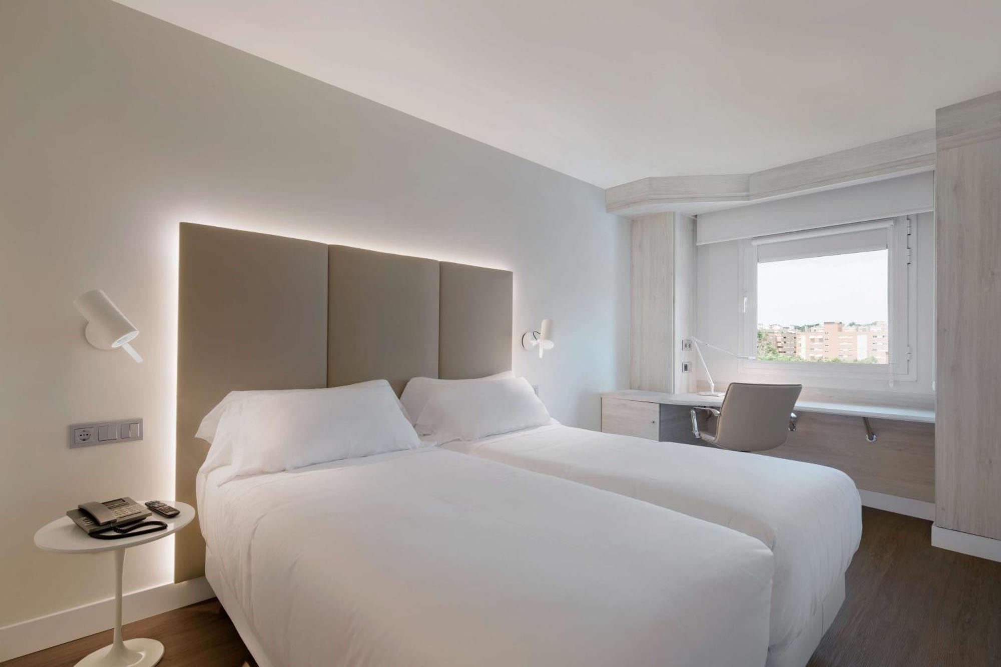 Nh Barajas Airport Hotel Madrid Ngoại thất bức ảnh