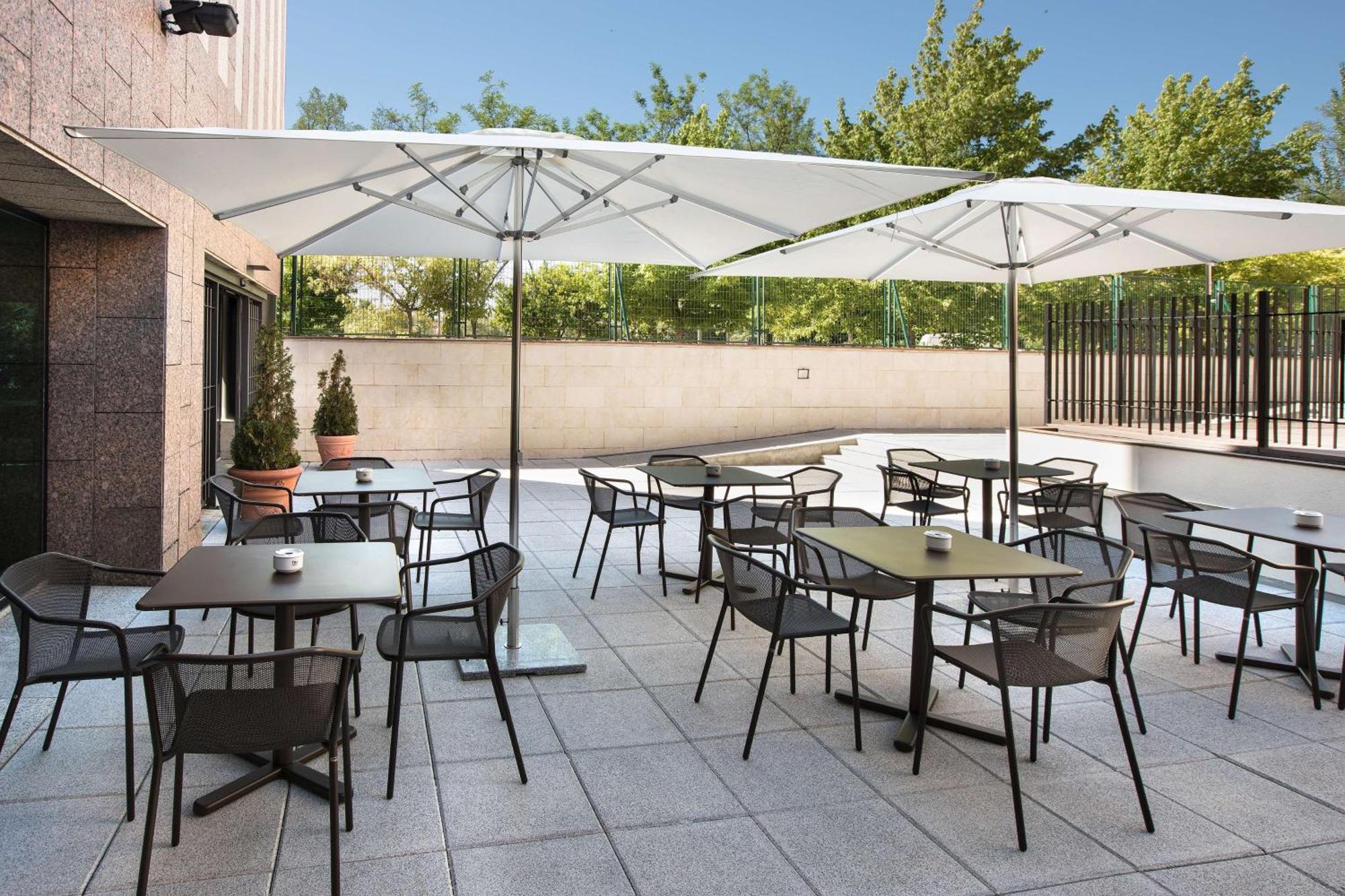 Nh Barajas Airport Hotel Madrid Ngoại thất bức ảnh
