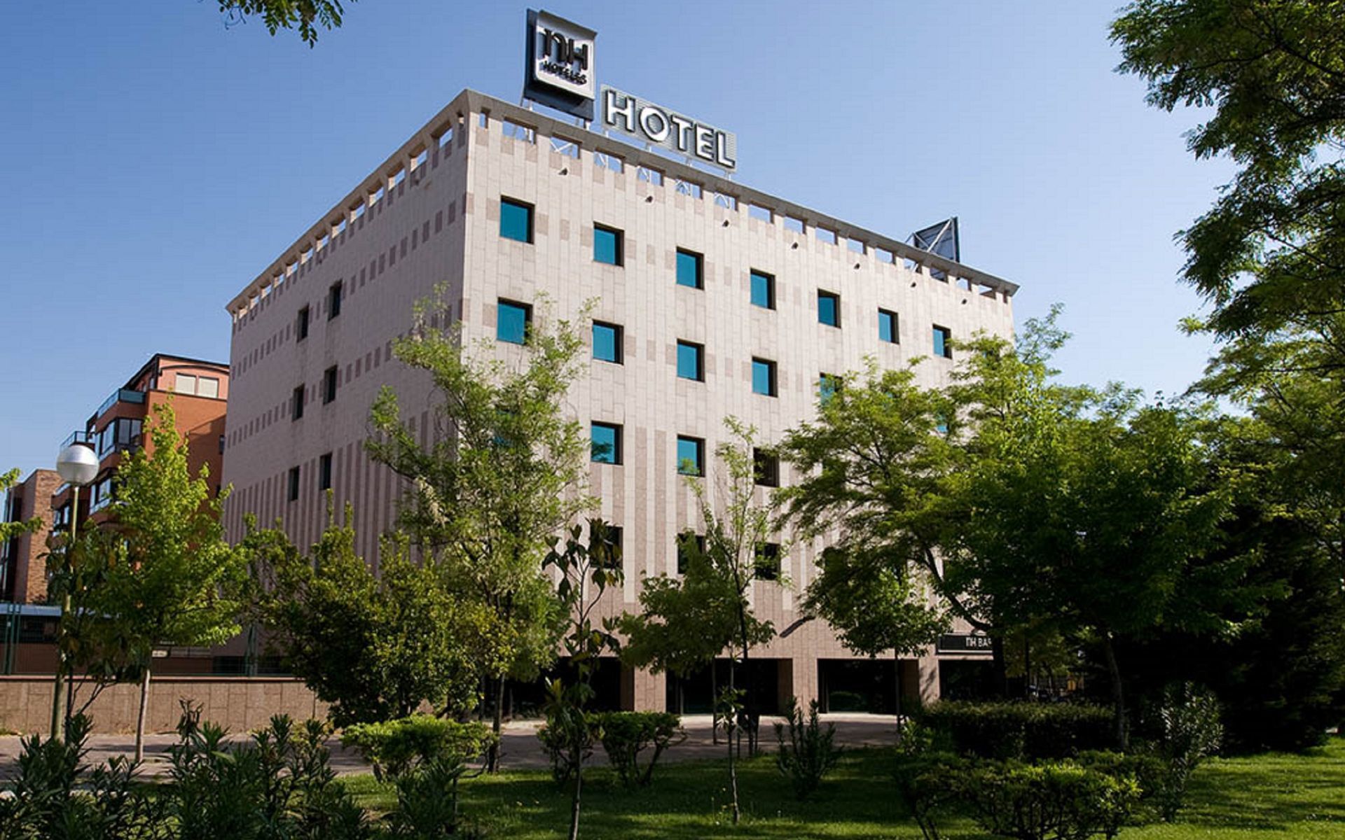 Nh Barajas Airport Hotel Madrid Ngoại thất bức ảnh