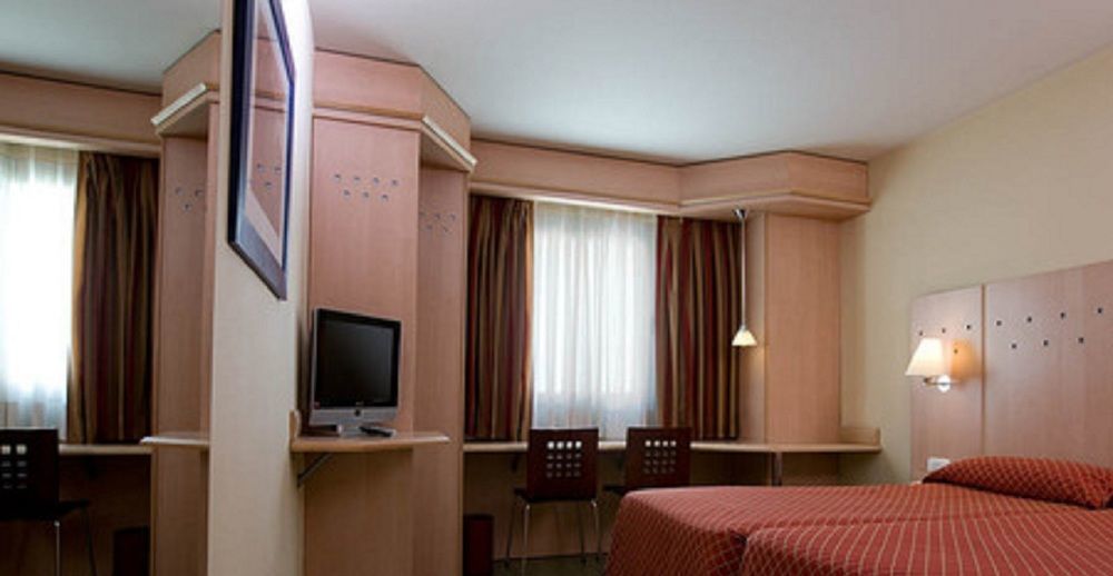 Nh Barajas Airport Hotel Madrid Ngoại thất bức ảnh